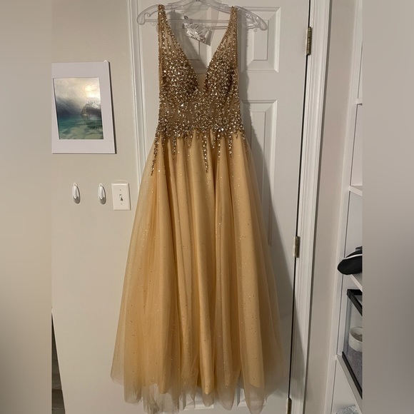 Tiffany Designs by Christina Wu - Picture 1 of 5